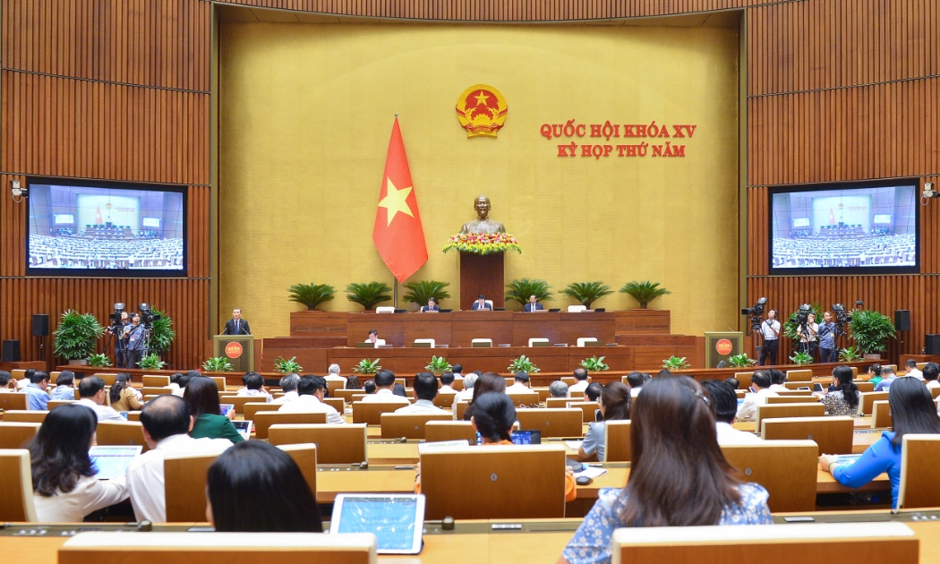 Quốc hội biểu quyết thông qua Luật Bảo vệ quyền lợi người tiêu dùng, chiều 20/6. Ảnh- Quochoi.vn.