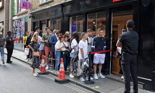 Không chỉ giảm sức hút, “đế chế” Supreme giảm luôn cả doanh thu