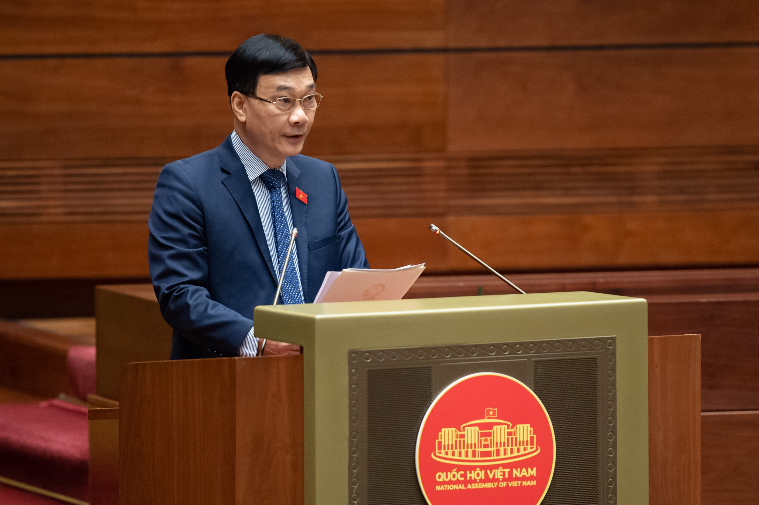 Chủ nhiệm Ủy ban Kinh tế của Quốc hội Vũ Hồng Thanh b&aacute;o c&aacute;o giải tr&igrave;nh, tiếp thu, chỉnh l&yacute; dự thảo Luật. Ảnh - Quochoi.vn.