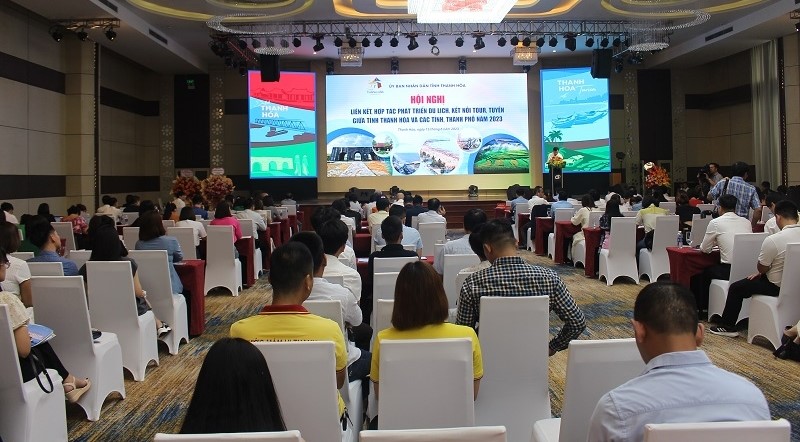Hội nghị li&ecirc;n kết, hợp t&aacute;c ph&aacute;t triển du lịch, kết nối tour, tuyến giữa tỉnh Thanh H&oacute;a với c&aacute;c tỉnh, th&agrave;nh phố năm 2023