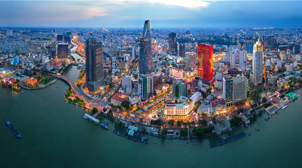 TP.HCM được quy hoạch phát triển là thành phố đa trung tâm, với các trung tâm vành đai là các huyện ngoại thành.