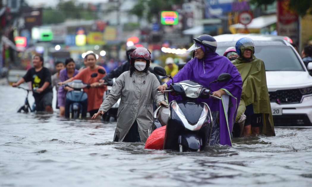 TP.HCM đến nay hễ mưa to là ngập, dù nhiều dự án chống ngập đã hoàn thành và đưa vào sử dụng...