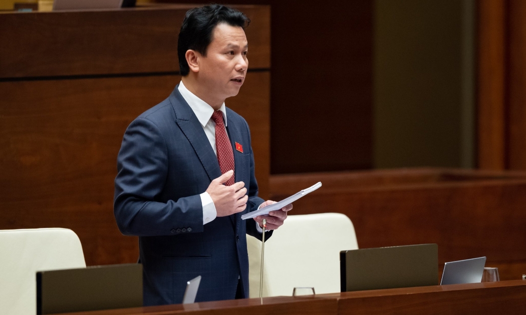 Bộ trưởng Bộ Tài nguyên và Môi trường Đặng Quốc Khánh giải trình, làm rõ một số vấn đề đại biểu Quốc hội thảo luận tại hội trường về dự thảo Luật Đất đai (sửa đổi) chiều 21/6/2023.