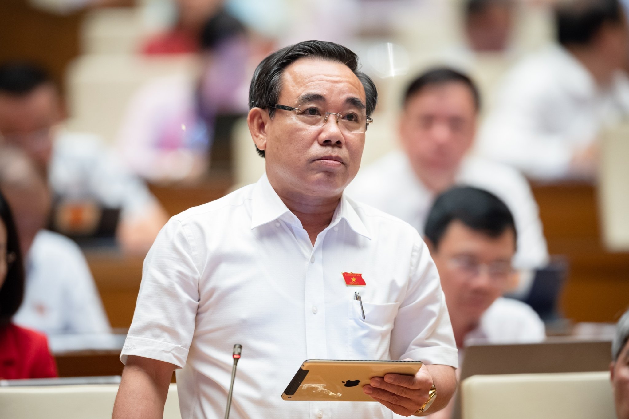 Đại biểu Lê Hữu Trí (Đoàn Khánh Hoà) phát biểu ý kiến tại Hội trường ngày 21/6/2023.