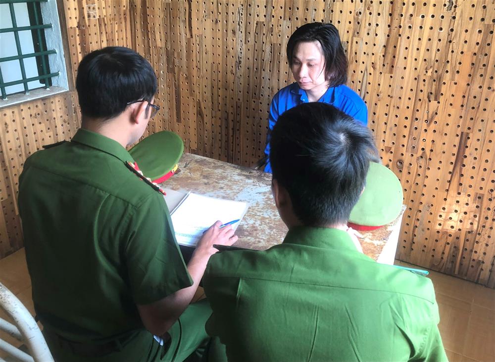 Đối tượng Hoàng Công Trường tại cơ quan điều tra. Ảnh: Cổng thông tin Bộ Công an.