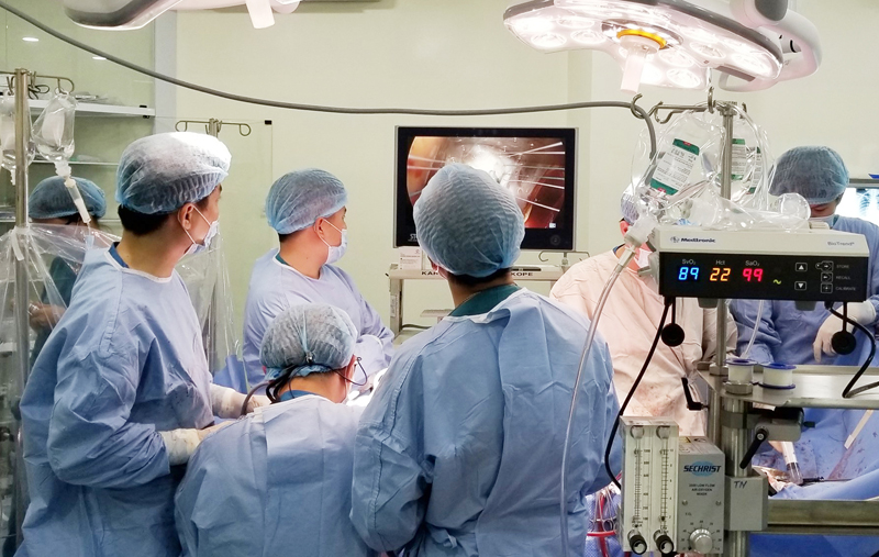 Ứng dụng phẫu thuật tim bằng phương pháp nội soi. Ảnh minh họa.
