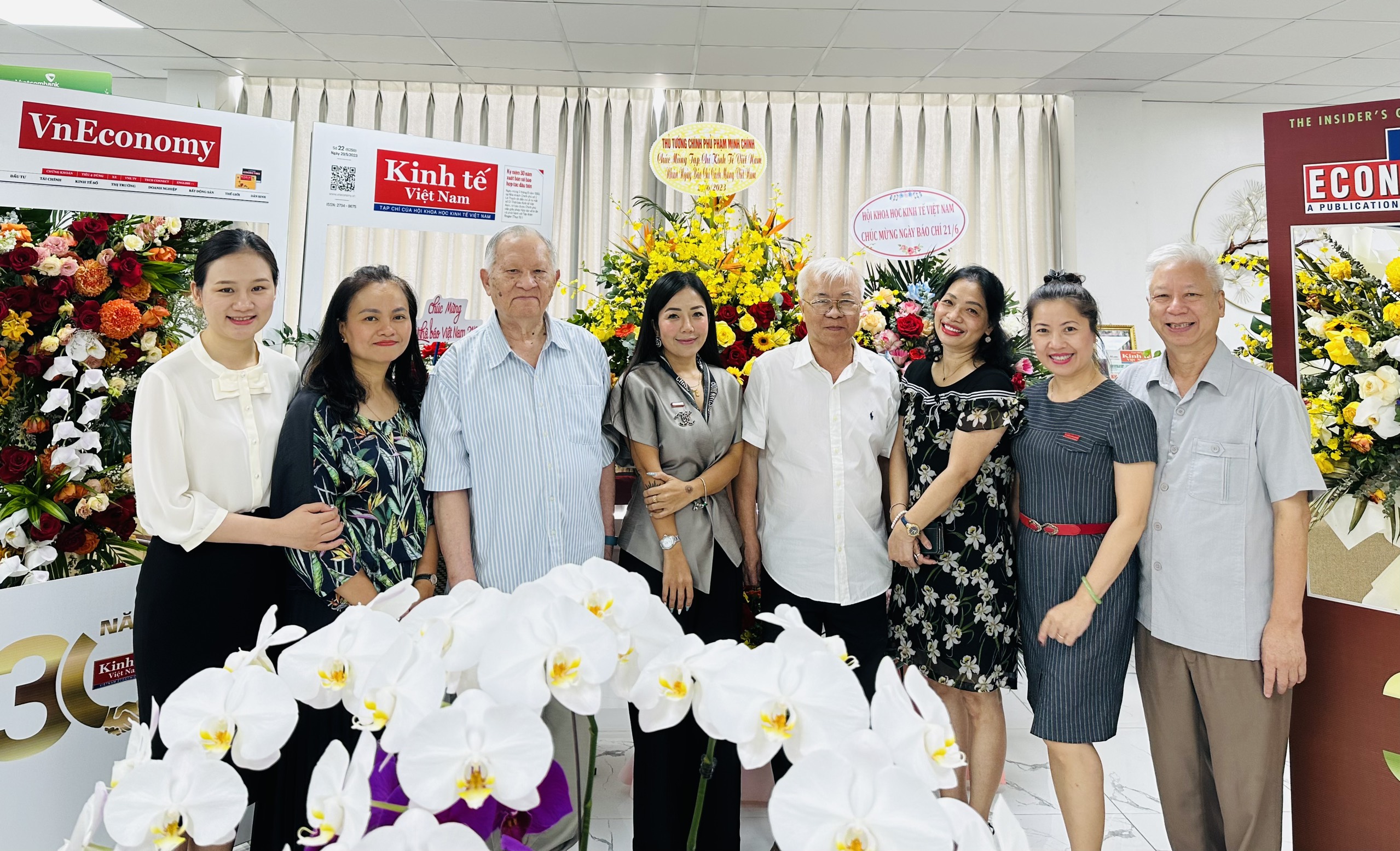 GS. Nguyễn Quang Thái, Chủ tịch Hội Khoa học Kinh tế Việt Nam chúc mừng Tập thể lãnh đạo, phóng viên, biên tập viên, nhân viên Tạp chí Kinh tế Việt Nam nhân dịp kỷ niệm 98 năm Ngày Báo chí Cách mạng Việt Nam.