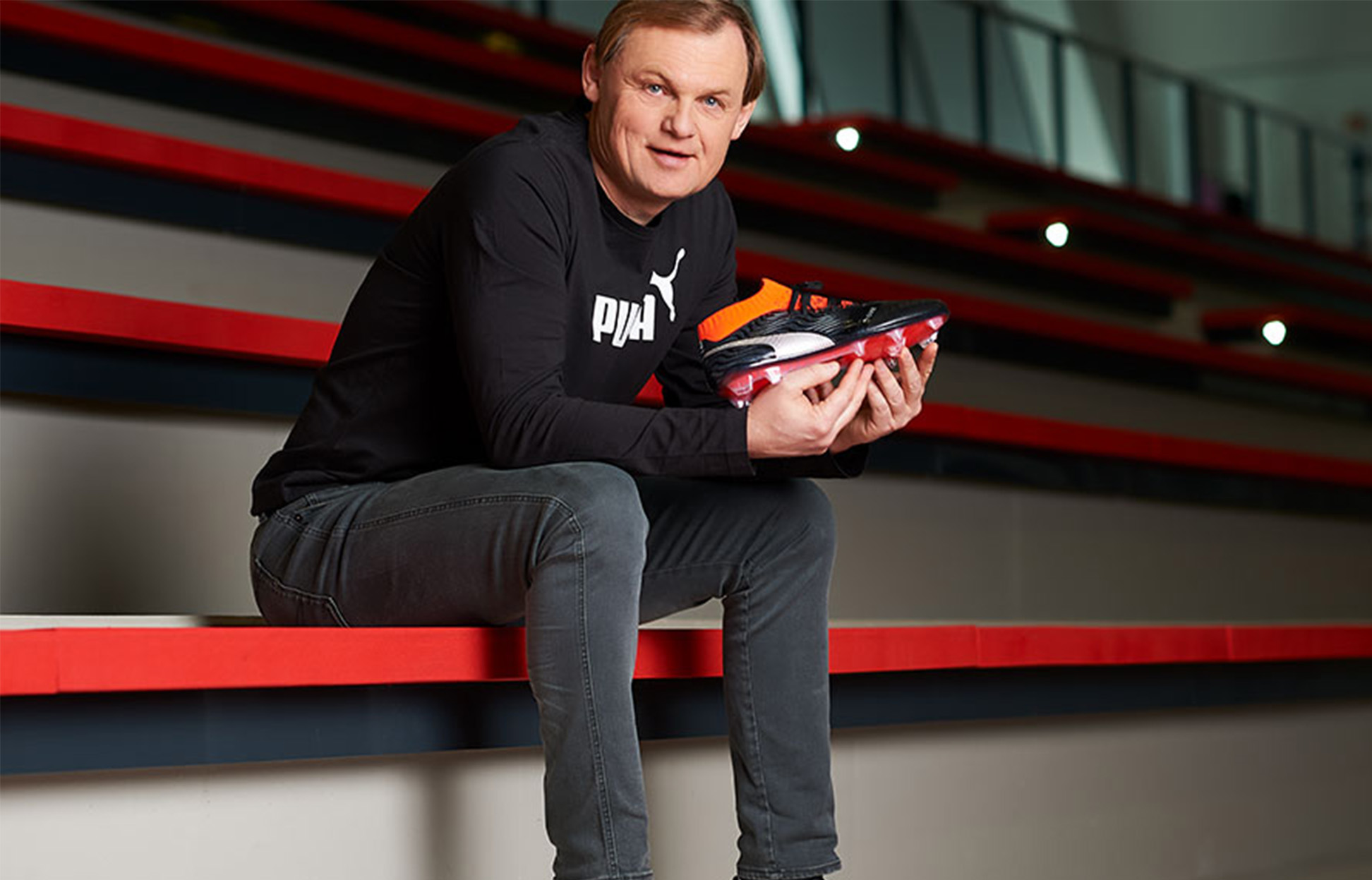 Năm ngo&aacute;i, &ocirc;ng&nbsp;Bj&oslash;rn Gulden - Gi&aacute;m đốc điều h&agrave;nh của Puma - ch&iacute;nh thức trở th&agrave;nh CEO Adidas.