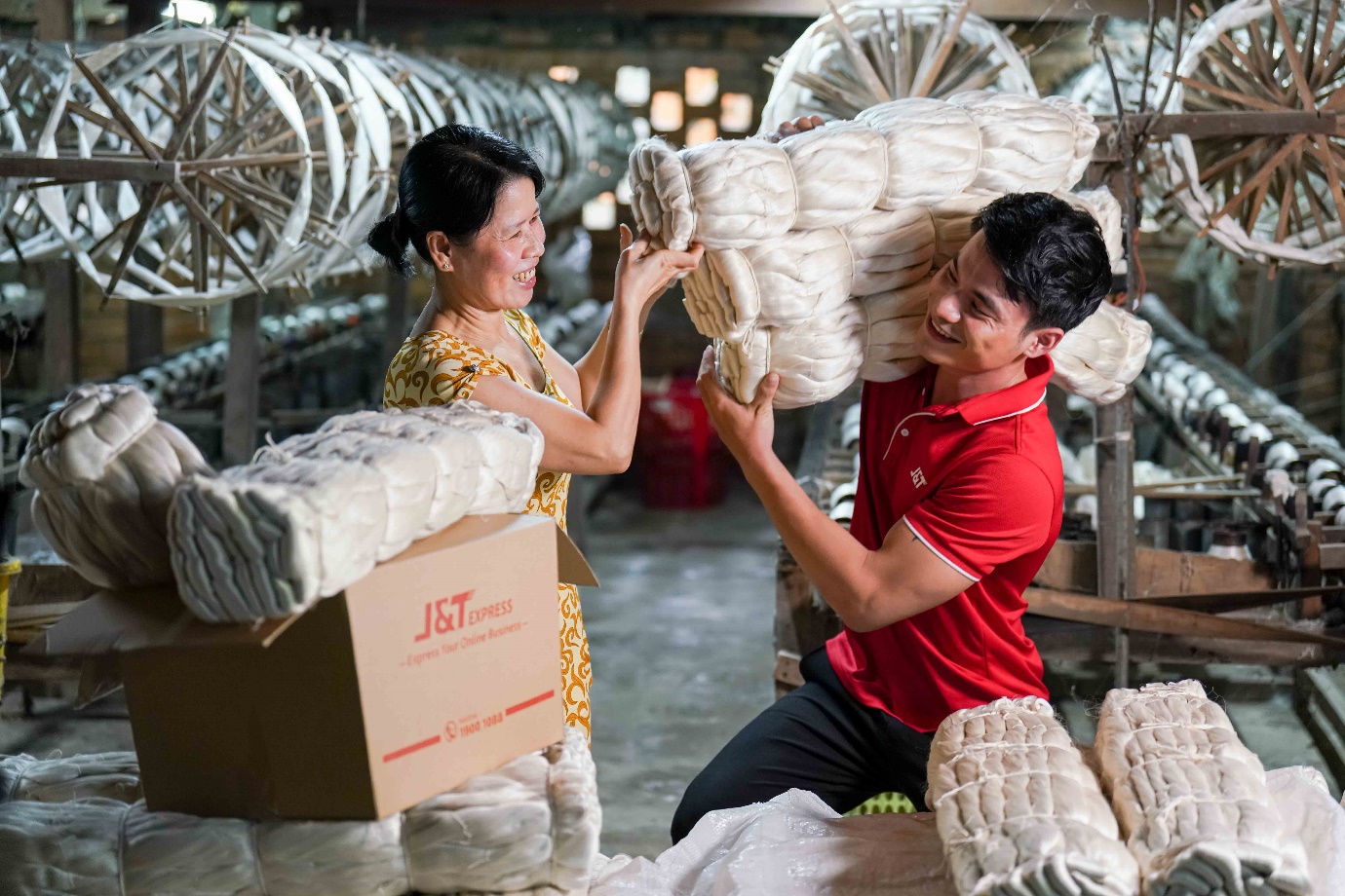 “Shipper thân thiện” là yếu tố hàng đầu được khách hàng yêu thích khi sử dụng dịch vụ của J&T Express.