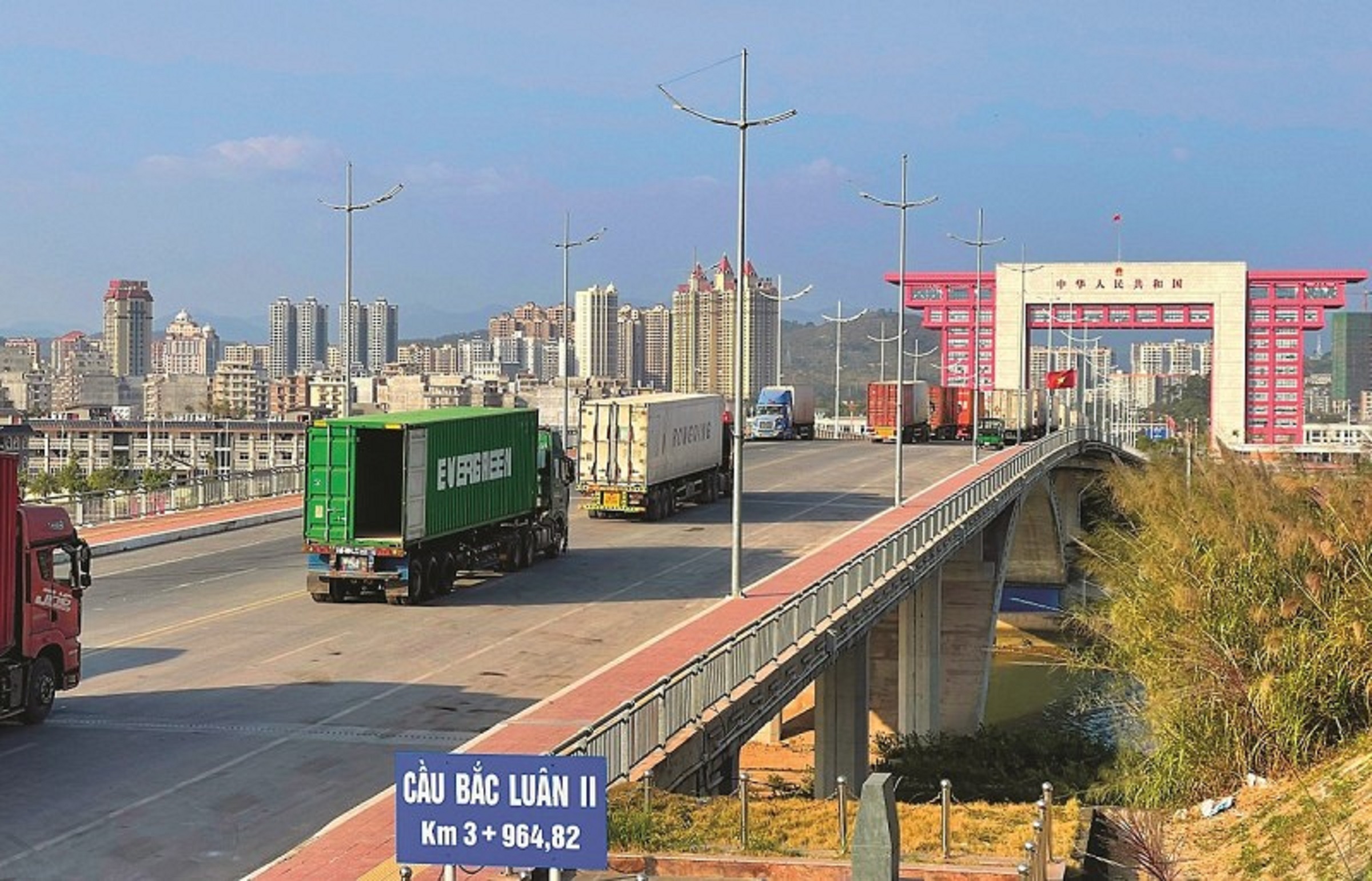 Xuất nhập khẩu qua Móng Cái đang có nhiều tín hiệu khả quan