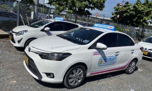 Yêu cầu giám sát chặt hoạt động taxi ở sân bay Tân Sơn Nhất