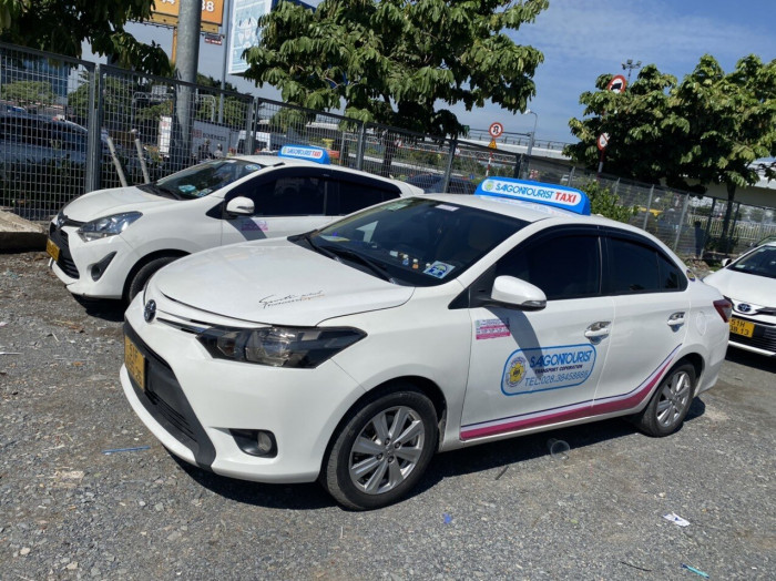 Taxi gian lận cước, lắp đồng hồ tính cước không đúng quy định. Ảnh: Đỗ Loan.