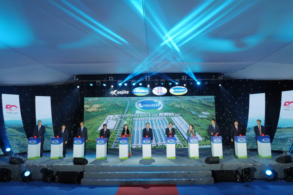 Lễ khởi công Tổ hợp chăn nuôi - chế biến thịt bò Vinabeef Tam Đảo quy mô 3.000 tỷ đồng do Công ty Vilico (công ty thành viên của Vinamilk) cùng Tập đoàn đa ngành Sojitz của Nhật Bản hợp tác đầu tư.