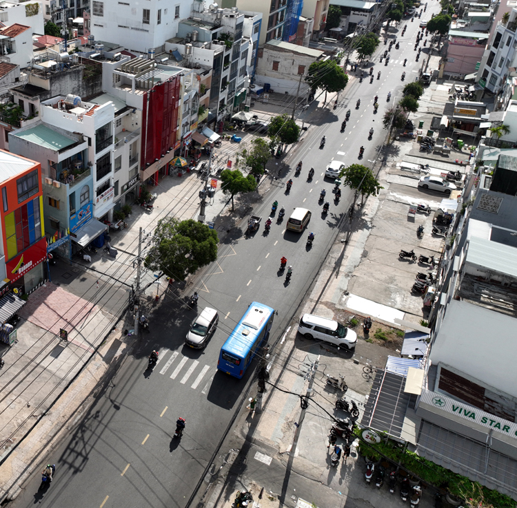 C&ocirc;ng t&aacute;c giải ph&oacute;ng mặt bằng của dự &aacute;n metro số 2 đ&atilde; đạt 87%. Trong ảnh: Tuyến metro số 2 chạy dọc đường CMT8 qua c&aacute;c quận 1, 3, 10, T&acirc;n B&igrave;nh, T&acirc;n Ph&uacute; v&agrave; 12. Ảnh:&nbsp; Mạnh Linh/TTXVN.