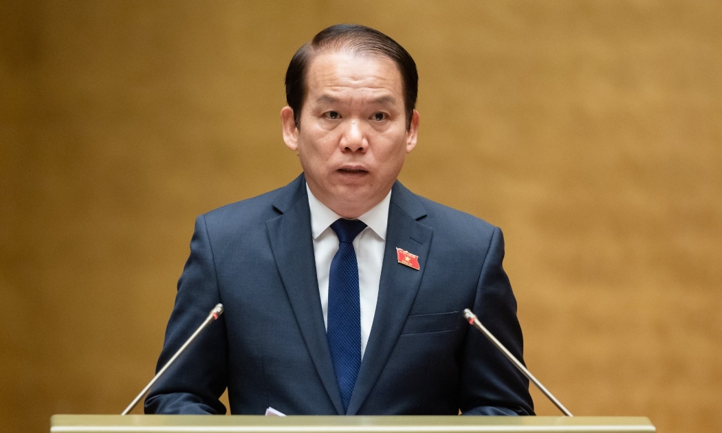 Chủ nhiệm Ủy ban Pháp luật Hoàng Thanh Tùng trình bày báo cáo chiều 23/6 - Ảnh: Quochoi.vn