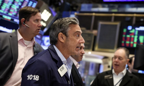 Chứng khoán Mỹ tăng điểm dù Chủ tịch Fed tiếp tục cứng rắn, giá dầu “bốc hơi” 4%