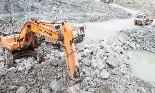 Cổ phiếu ngành đá xây dựng đang rẻ ra sao khi đầu tư công được đẩy mạnh? 