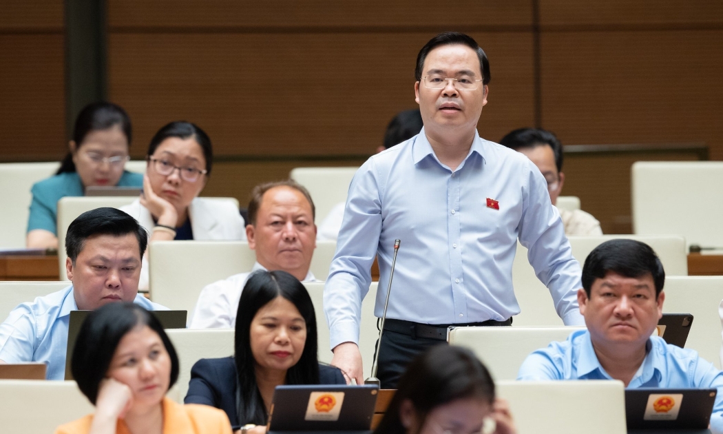 Đại biểu Trần Văn Khải (Đoàn Hà Nam) phát biểu tại Hội trường về dự thảo Luật Đất đai ngày 23/6/2023.