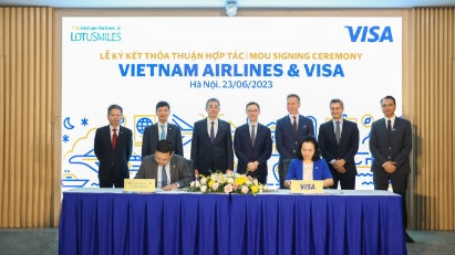 Visa signs MoU with Vietnam Airlines