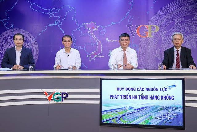 Tọa đ&agrave;m &ldquo;Huy động c&aacute;c nguồn lực ph&aacute;t triển hạ tầng h&agrave;ng kh&ocirc;ng&rdquo; .