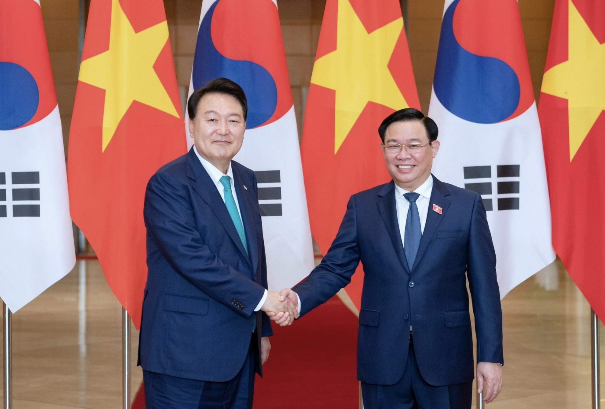 Chủ tịch Quốc hội Vương Đình Huệ tiếp Tổng thống Hàn Quốc Yoon Suk Yeol - Ảnh: Trí Phong.