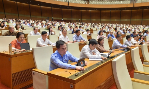 Quốc hội thống nhất tăng tuổi nghỉ hưu của lực lượng công an