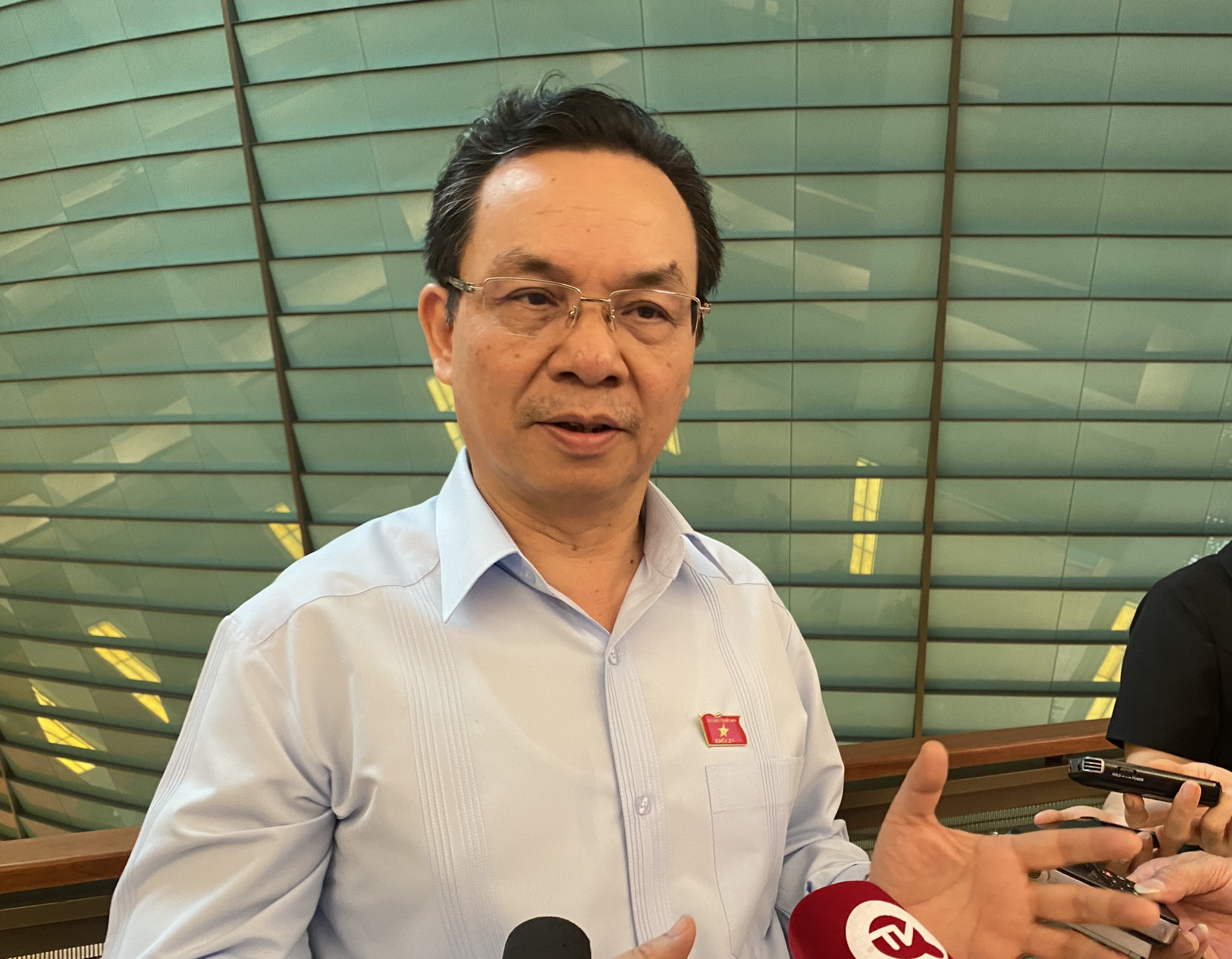 Đại biểu Ho&agrave;ng Văn Cường (đo&agrave;n H&agrave; Nội)