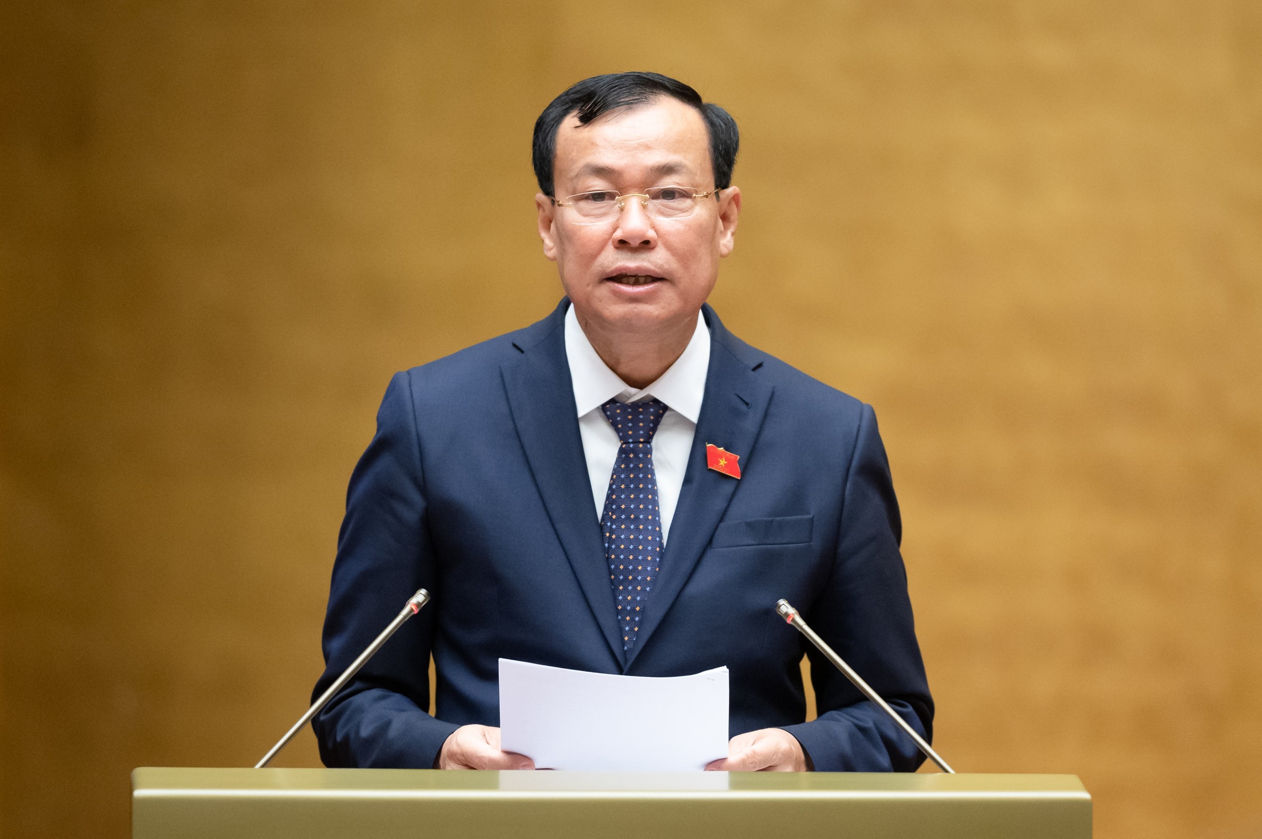 Chủ nhiệm Ủy ban Quốc phòng và An ninh của Quốc hội Lê Tấn Tới trình bày Báo cáo giải trình, tiếp thu, chỉnh lý dự thảo Luật. Ảnh - Quochoi.vn.