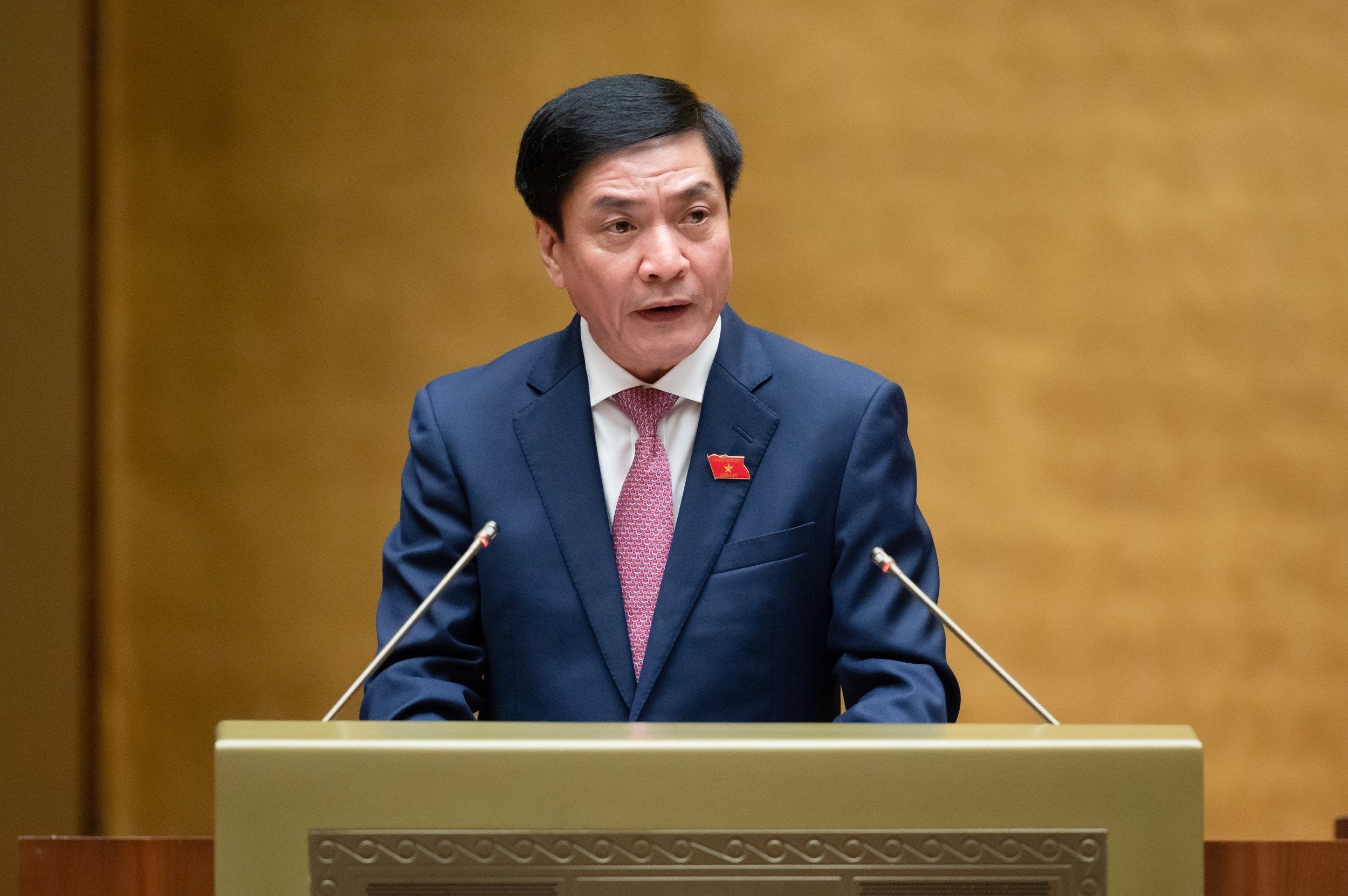 Tổng Thư k&yacute; Quốc hội, Chủ nhiệm Văn ph&ograve;ng Quốc hội B&ugrave;i Văn Cường cho rằng&nbsp;ếu mở rộng hơn nữa phạm vi, mức độ giảm thuế VAT sẽ t&aacute;c động nhiều đến thu ng&acirc;n s&aacute;ch. Ảnh: Quochoi.vn.