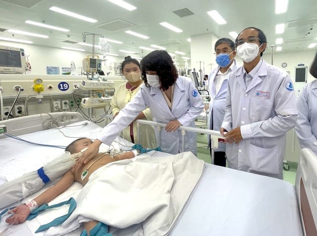 Đoàn công tác của Bộ Y tế làm việc với TP.HCM về công tác phòng chống dịch bệnh. Ảnh - Tuấn Dũng.