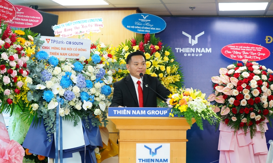 Ông Nguyễn Minh Thư - Phó Tổng giám đốc Thiên Nam Group - báo cáo trước Đại hội.
