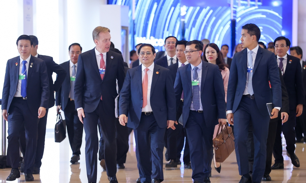 Giám đốc điều hành WEF Borge Brende chào đón Thủ tướng Phạm Minh Chính tham dự Đối thoại chiến lược quốc gia Việt Nam và WEF - Ảnh: VGP