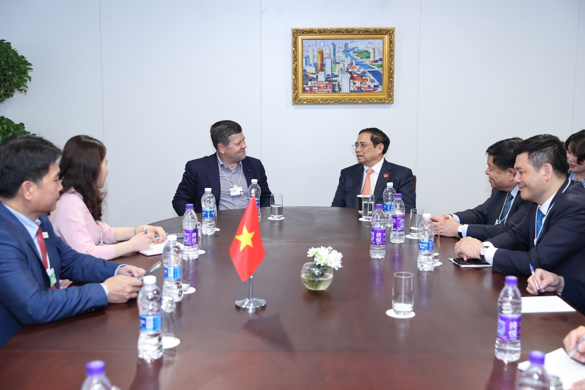 Thủ tướng Phạm Minh Chính tiếp ông Robert H. McCooey, Jr., Phó Chủ tịch Tập đoàn Nasdaq (Hoa Kỳ) - Ảnh: VGP.