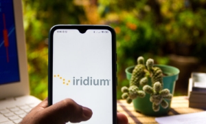 Qualcomm và Iridium lêm kế hoạch đảm bảo liên lạc vệ tinh không giới hạn trên điện thoại. Nguồn: Shutterstock