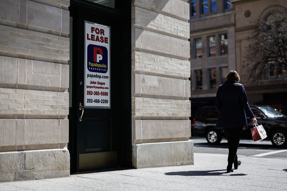 Biển cho thuê văn phòng tại một tòa nhà ở Washington D.C., Mỹ - Ảnh: Bloomberg
