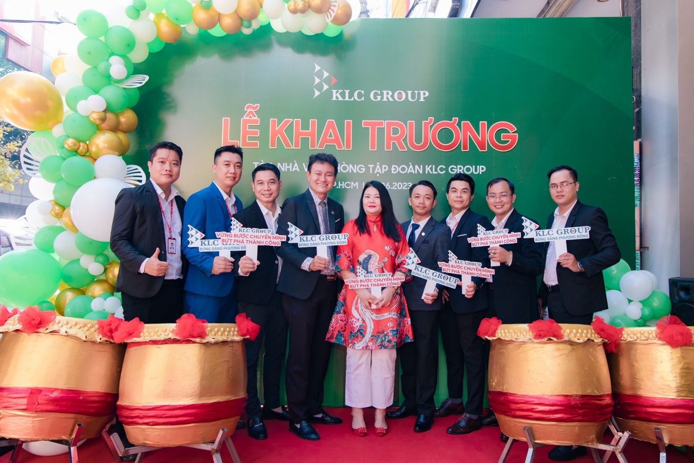 Bà Lâm Nguyễn - Tổng giám đốc điều hành KLC Group cùng Ban Lãnh đạo các công ty thành viên Stareal , KLC Service.