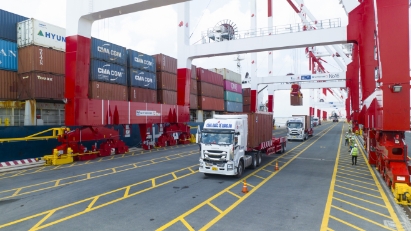 Long An International Port begins handling containers