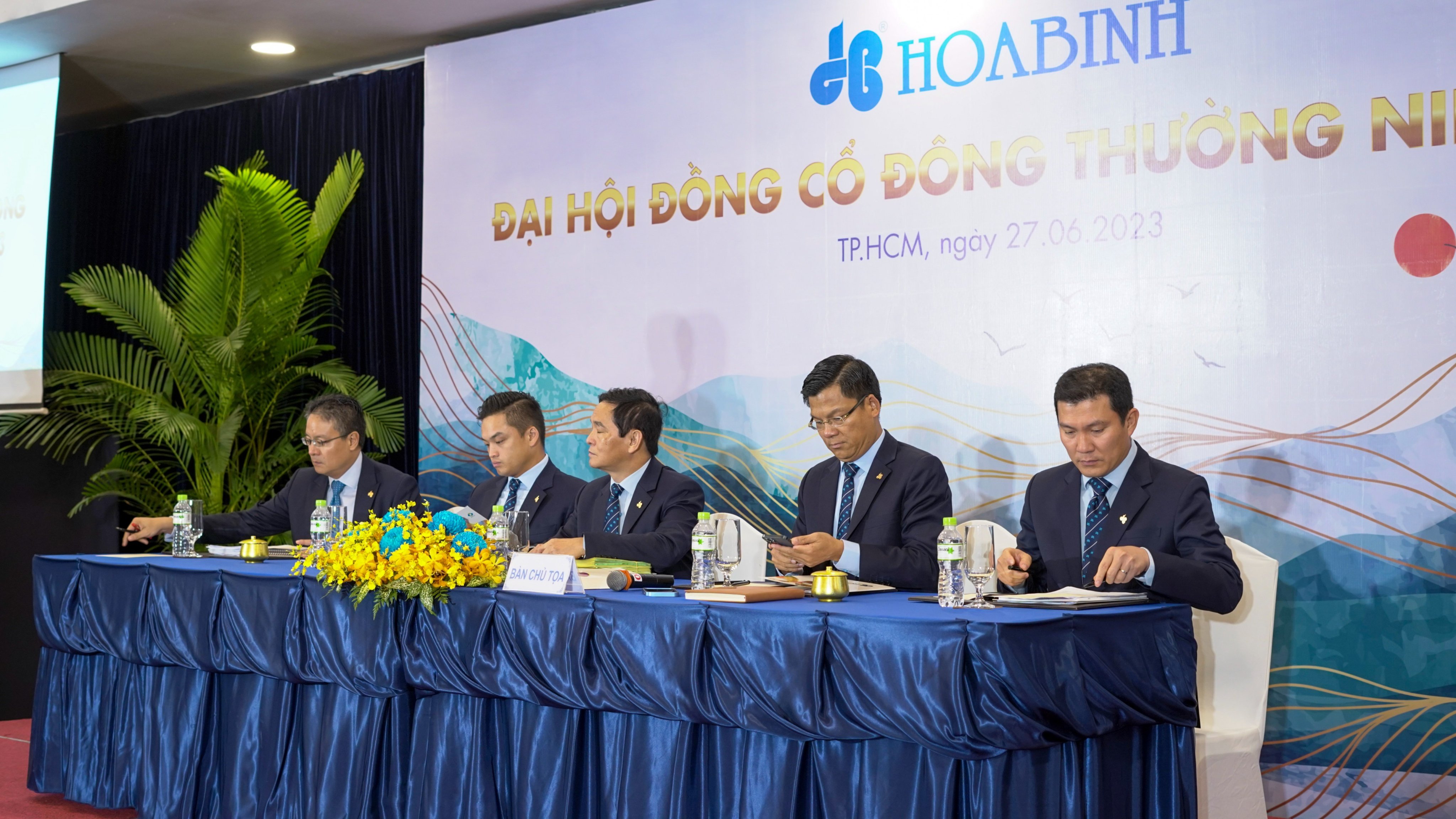 HBC&nbsp;điều chỉnh kế hoạch doanh thu năm 2023 tăng l&ecirc;n 12.500 tỷ đồng so với trước đ&oacute; l&agrave; 7.500 tỷ đồng.