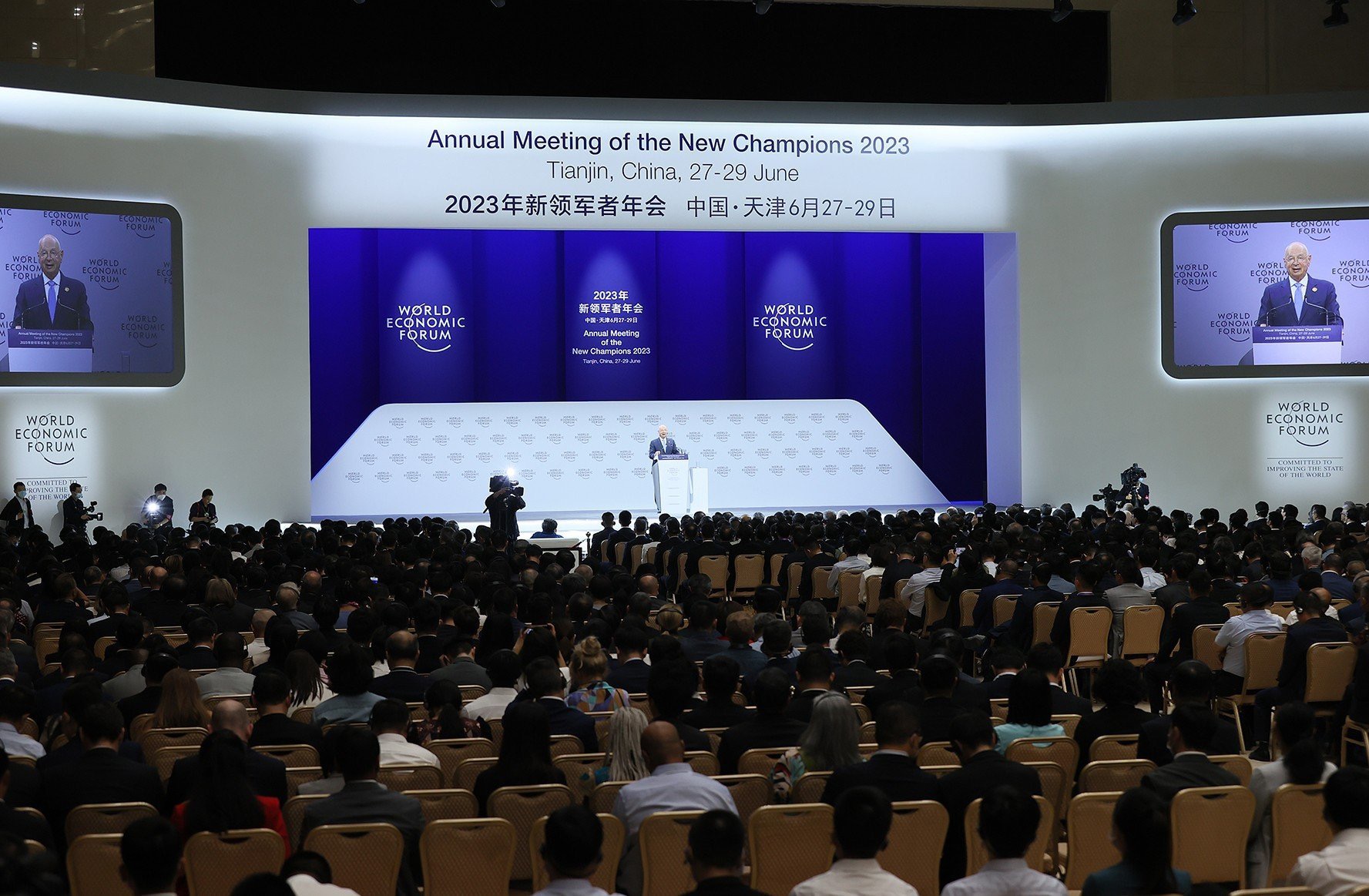 Giáo sư Klaus Schwab, nhà sáng lập kiêm Chủ tịch điều hành WEF, phát biểu khai mạc Hội nghị - Ảnh: VGP