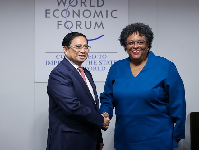Thủ tướng Phạm Minh Chính và Thủ tướng Barbados Mia Mottley - Ảnh: VGP