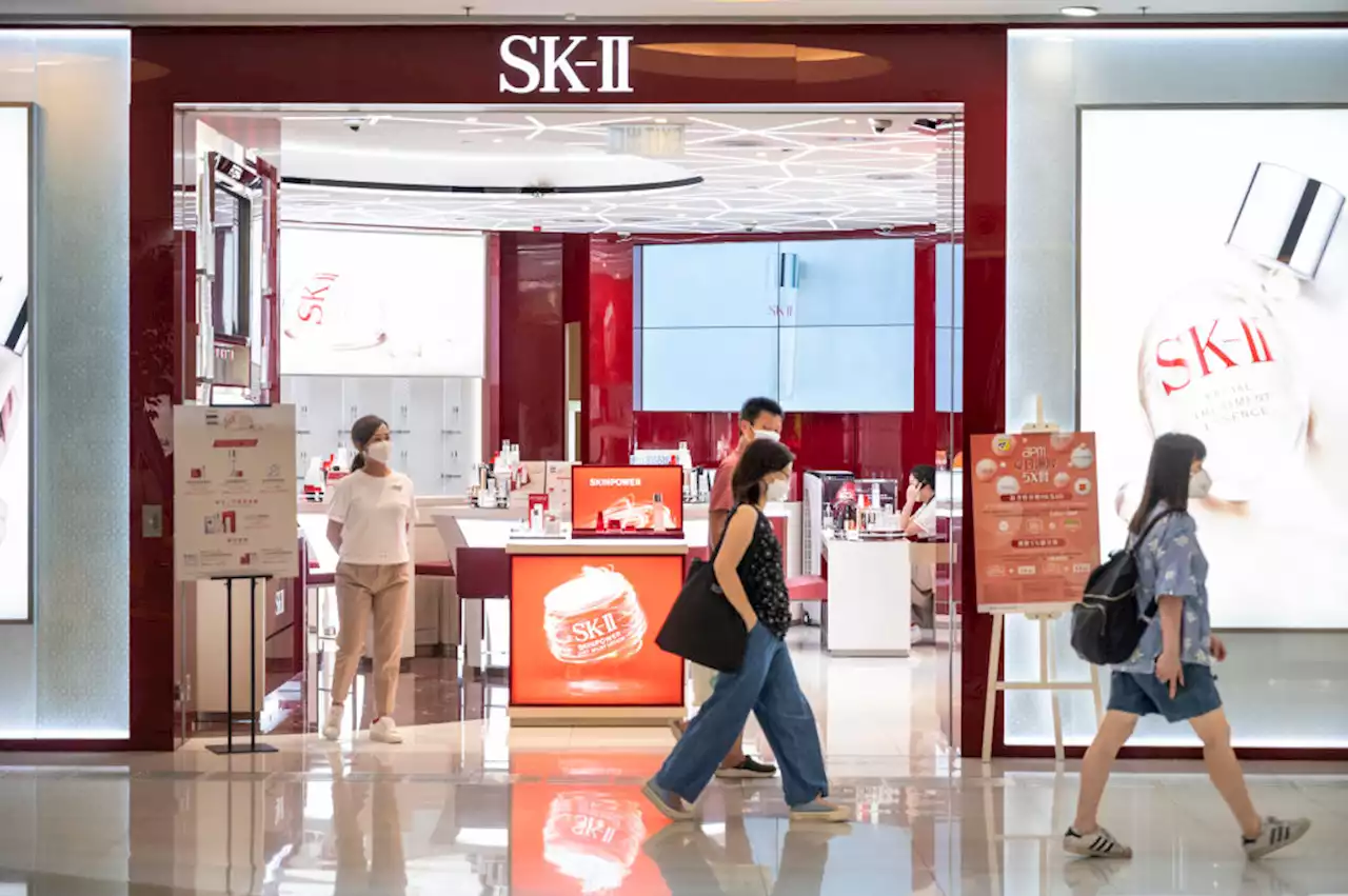 Protect & Gamble (P&G) tuy&ecirc;n bố tất cả c&aacute;c sản phẩm SK-II được sản xuất tu&acirc;n thủ nghi&ecirc;m ngặt c&aacute;c y&ecirc;u cầu v&agrave; ti&ecirc;u chuẩn quy định của thị trường.