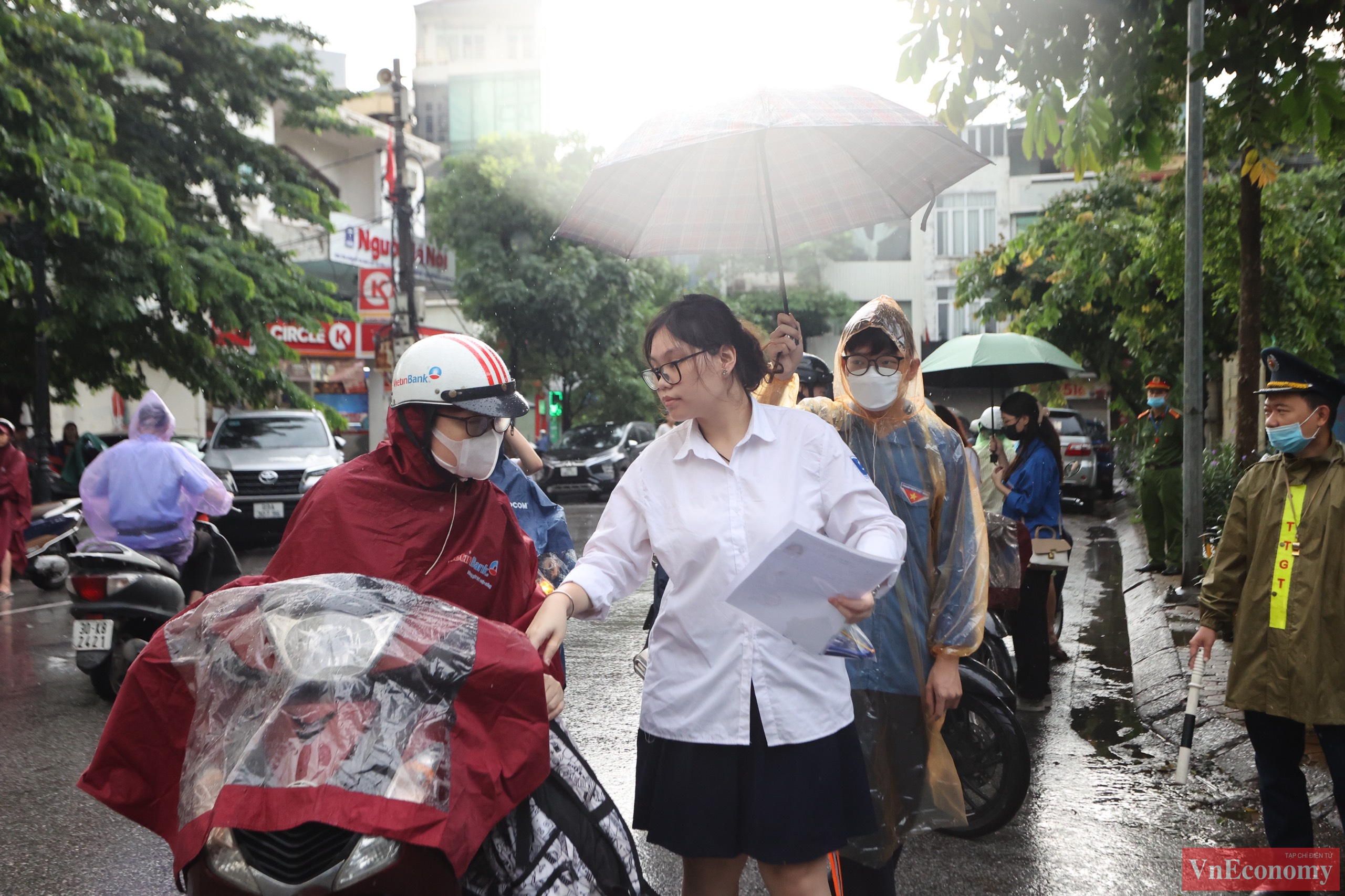Biết bao nhiêu gửi gắm, tin yêu được trao gửi trước khi các con bước vào kỳ thi quan trọng nhất trong cuộc đời học sinh.