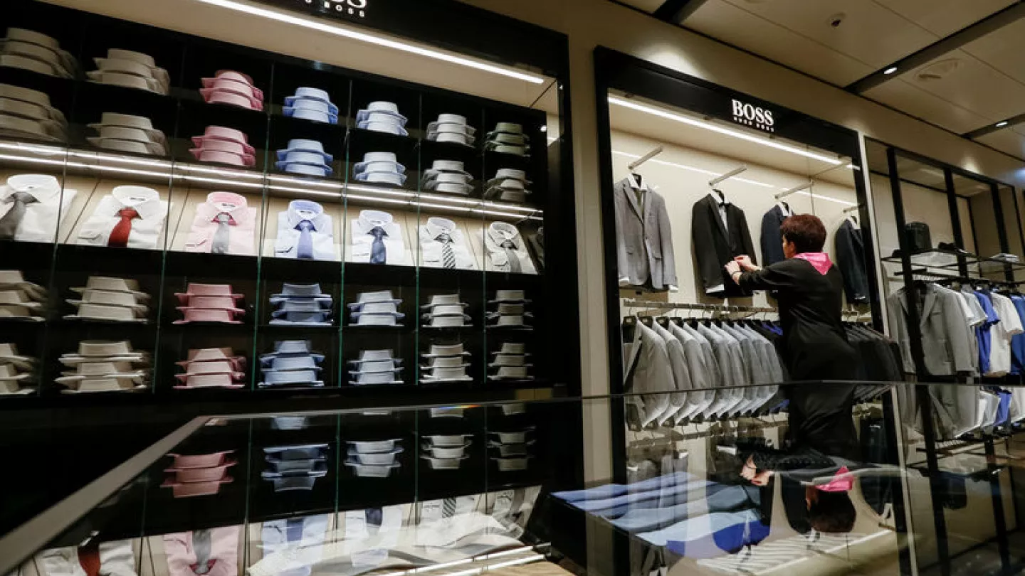 Hugo Boss đã trải qua một cuộc cải tổ thương hiệu dưới sự lãnh đạo của cựu giám đốc Tommy Hilfiger, Daniel Grieder.