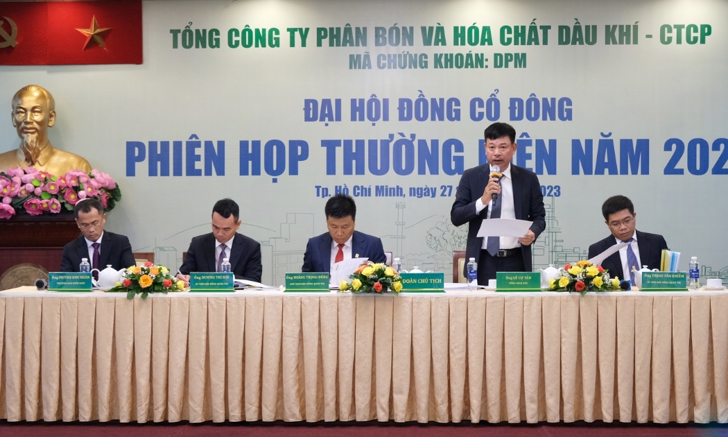 Đoàn chủ tịch điều hành tại phiên họp.