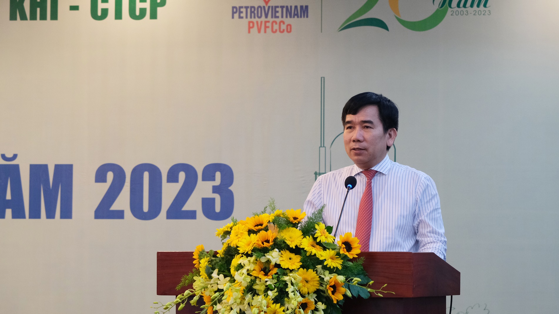Ông Lê Xuân Huyên phát biểu tại phiên họp.