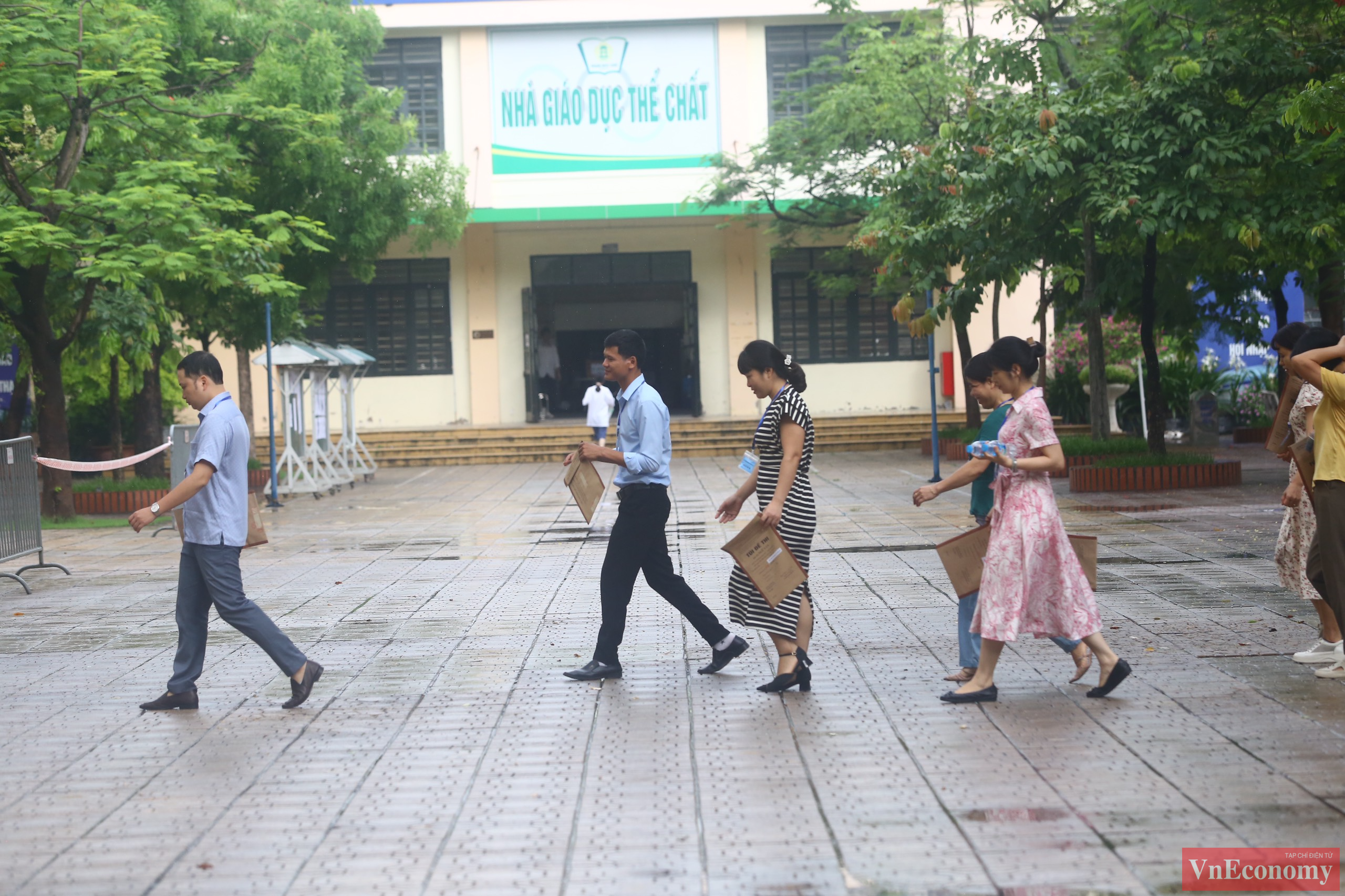 Theo quy định của Bộ GD-ĐT, thí sinh thi môn Ngữ văn làm bài theo hình thức tự luận, thời gian làm bài 120 phút.
