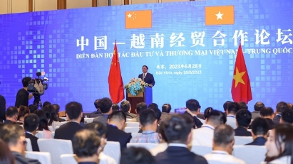 PM attends Vietnam - China investment forum in Beijing