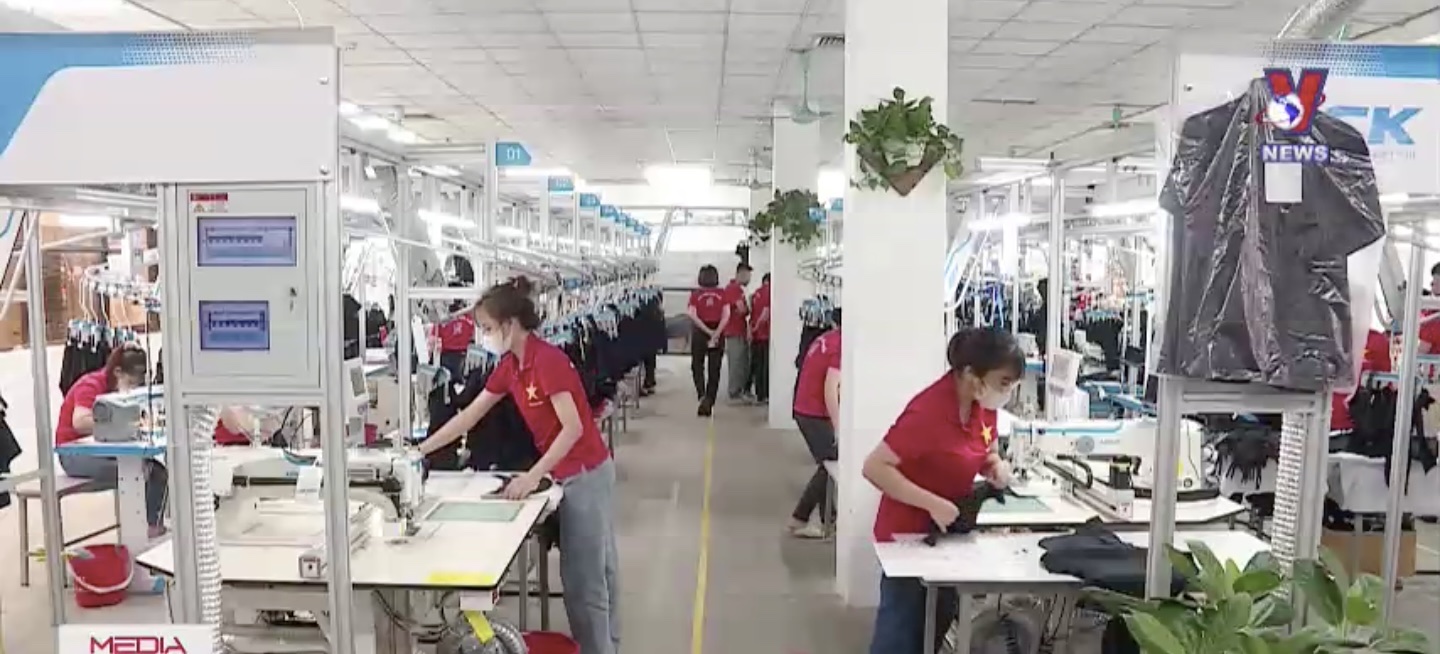 Kh&ocirc;ng chỉ số ho&aacute;, &aacute;p dụng c&ocirc;ng nghệ, ng&agrave;nh dệt may c&ograve;n đ&ograve;i hỏi phải ph&aacute;t triển xanh ho&aacute;.