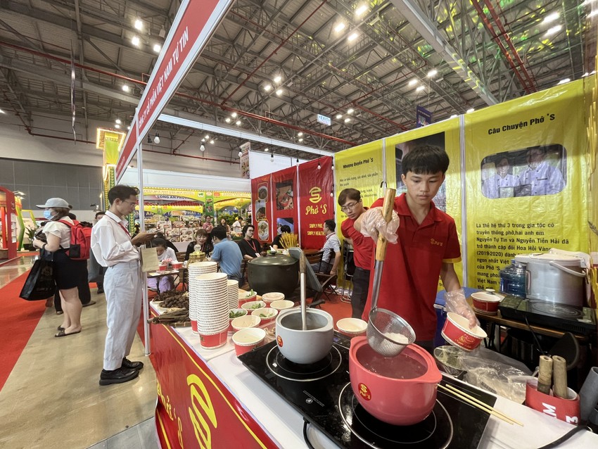 Phở nh&acirc;n s&acirc;m gi&aacute; 50.000 đồng/t&ocirc; - Ảnh: PA.