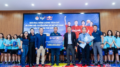 Red Bull presents $43,000 and gold bars to Vietnamese women’s football team